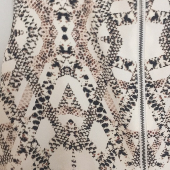 Women’s dress - Picture 3 of 5